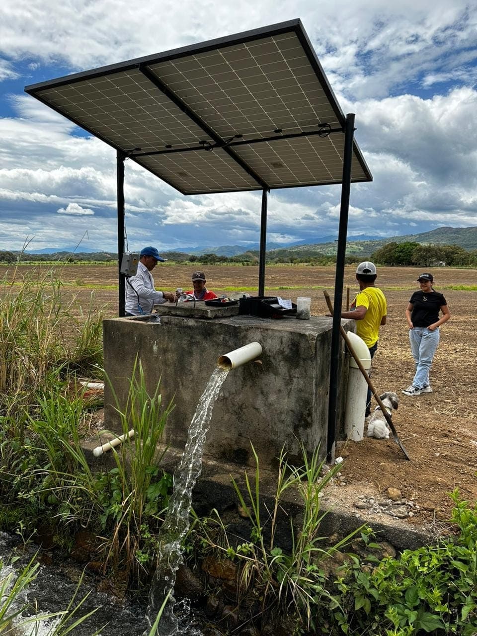 Foto 4 de Sistemas solares fotovoltaicos en campo