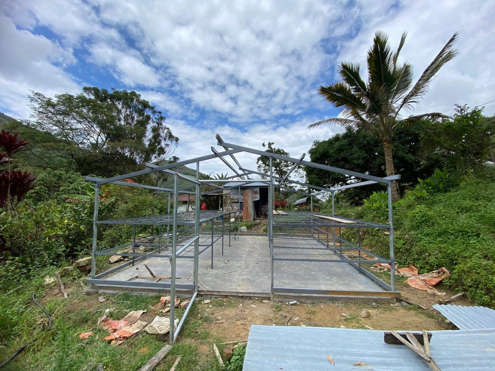 Marquesina en construcción, vista del paisaje