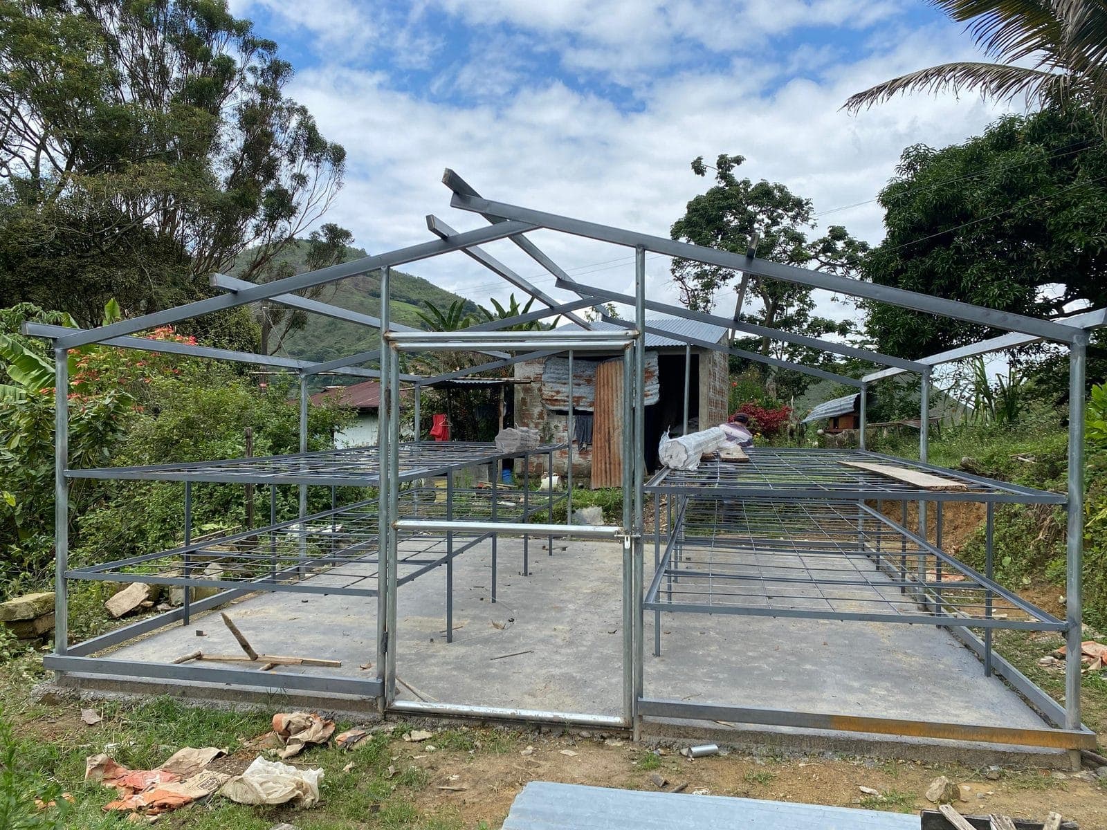 Marquesina en construcción, vista frontal
